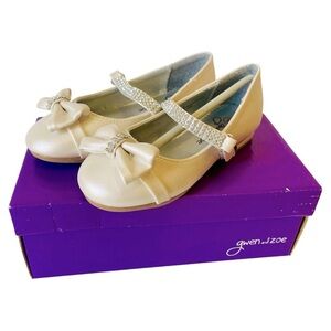 Gwen and Zoe Cream Formal Mary Jane Shoes Size 9 NIB NEW!